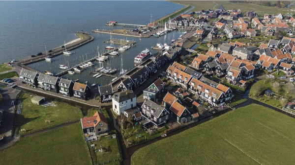 Regels tegen leegstaande woningen op Marken ontbreken: ‘Te weinig mensen, te weinig kennis en te weinig geld voor een te klein probleem’